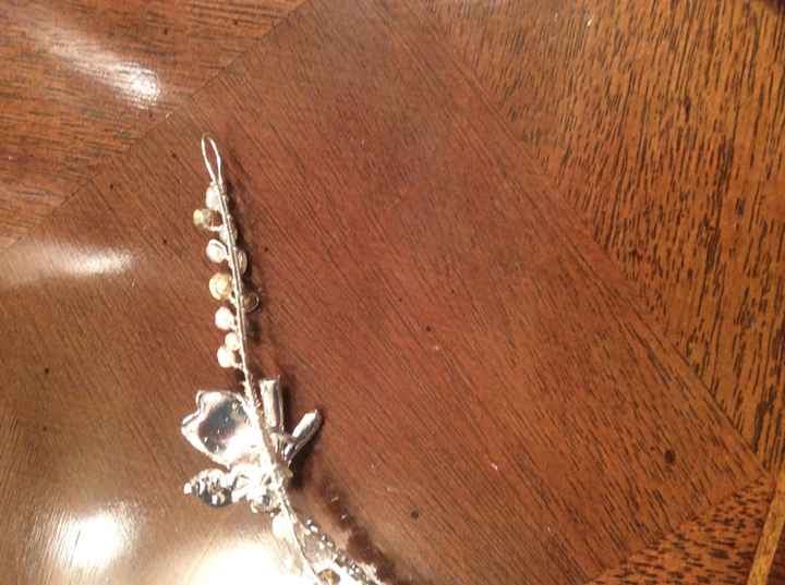 Talk to me about veils and hair accessories!