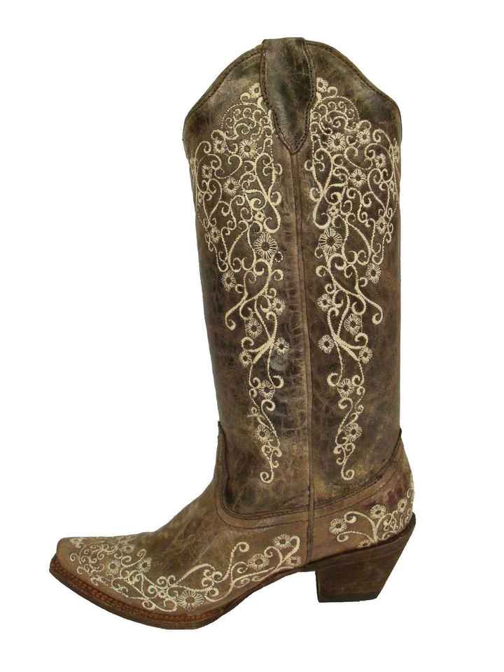Ladies in lace...show me your shoes