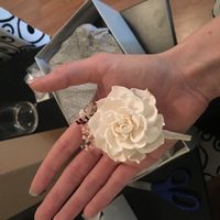 Size of boutonniere/ flower