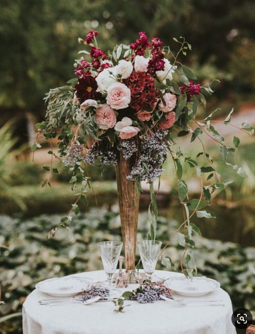 Wedding centerpieces... should all of them be the same? 1