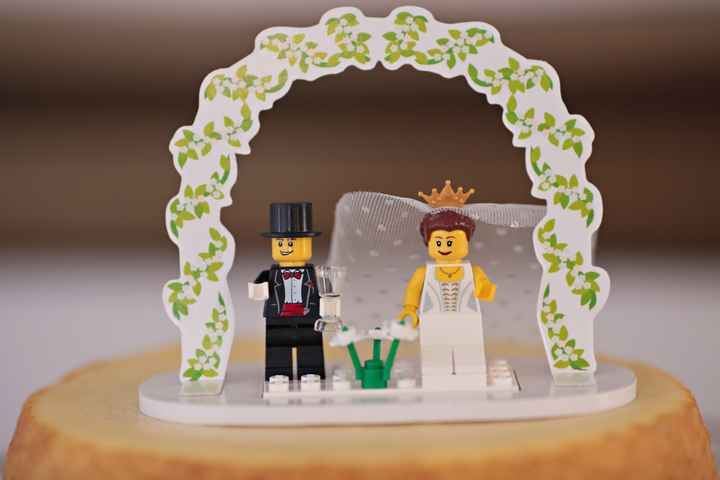 WHAT IS YOUR CAKE TOPPER?