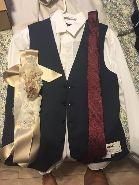 Groom's attire - help!