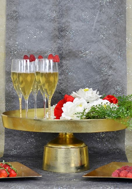 Can anyone help me find this cakestand? or similar?