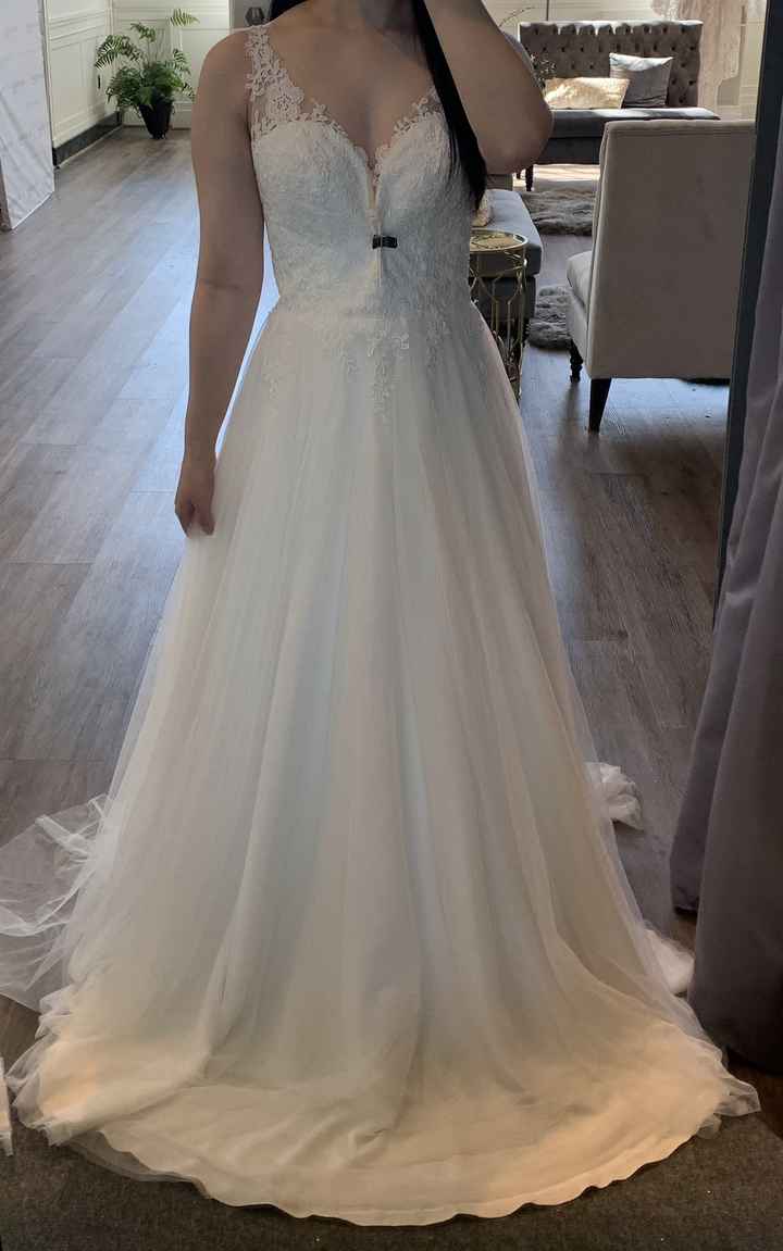 How to choose outlet between two wedding dresses