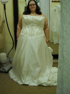 Dress is finally in! First fitting, and shoe issues.
