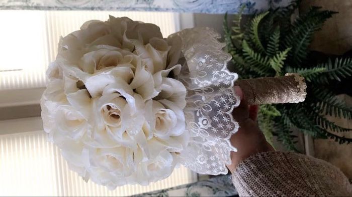 Real or fake flowers for wedding party?