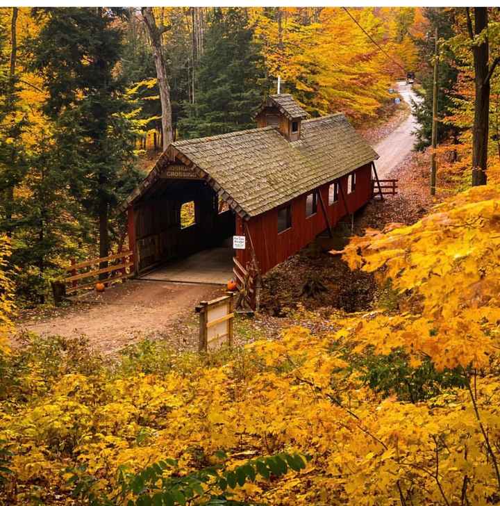 Engagement photo outfit ideas - 3