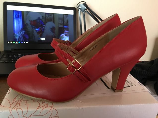 My Dress, shoes and veil all came! - 5