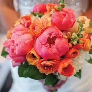 Flower colors with jade dress