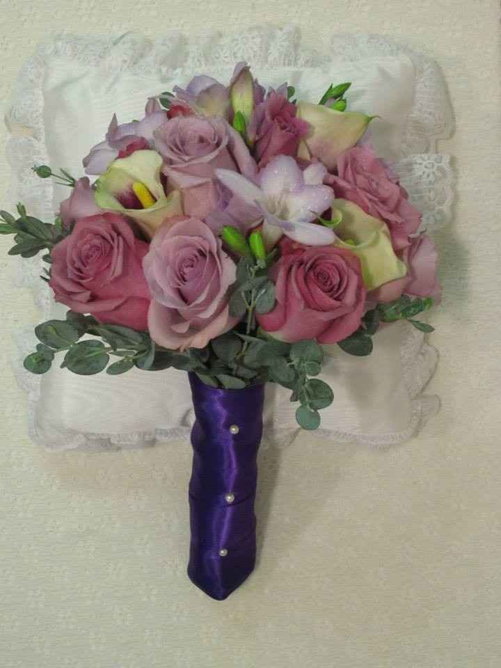 HELP!  I can't decide on flowers