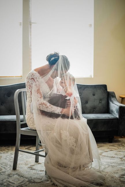 8 mos pregnant at wedding!!! - 1