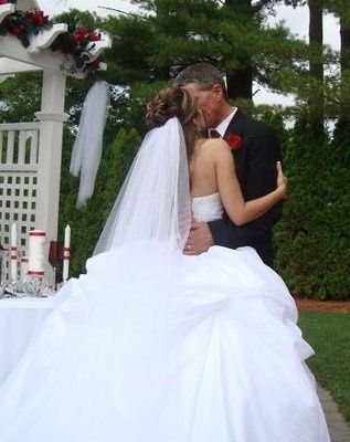 wedding dresses!!! let's see them, ladies!