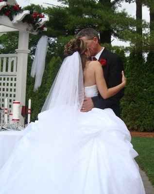 wedding dresses!!! let's see them, ladies!