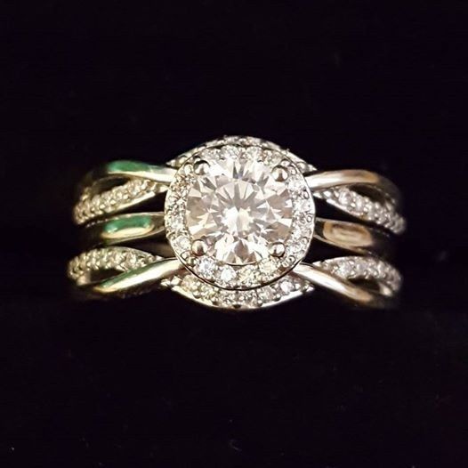 Let's see those beautiful rings lady's!