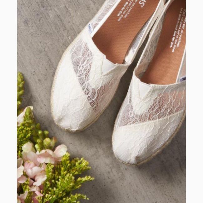 Flat bridal shoes? 5
