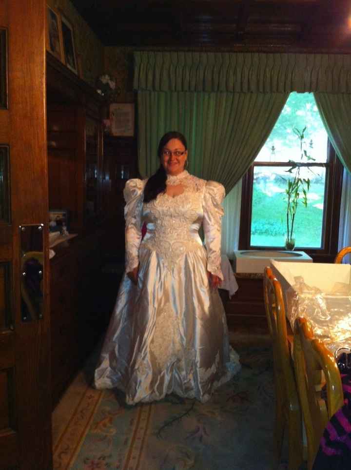 Used Dresses? Update added PIC! and NOT my dress!!