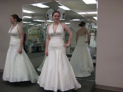 Who is wearing Mermaid/Fit & Flare/Trumpet?