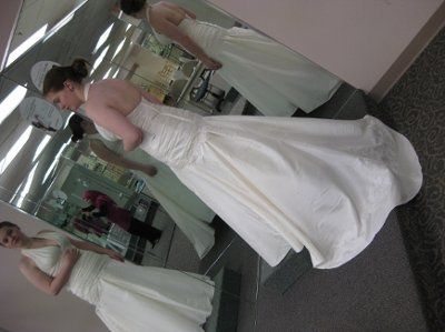 Who is wearing Mermaid/Fit & Flare/Trumpet?
