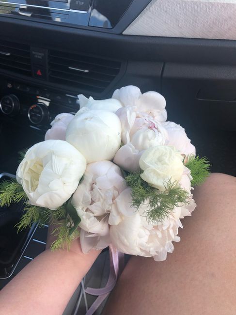 Let’s see everyone’s bridal bouquets! - 1