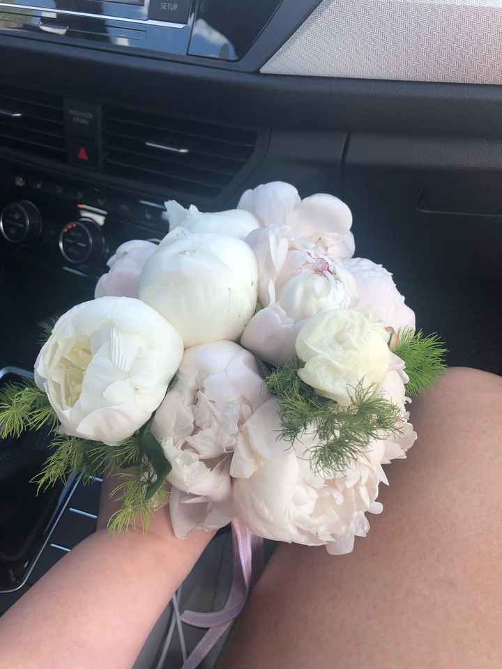 Let’s see everyone’s bridal bouquets! - 1