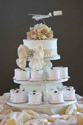 Wedding cakes* I wanna see pics!