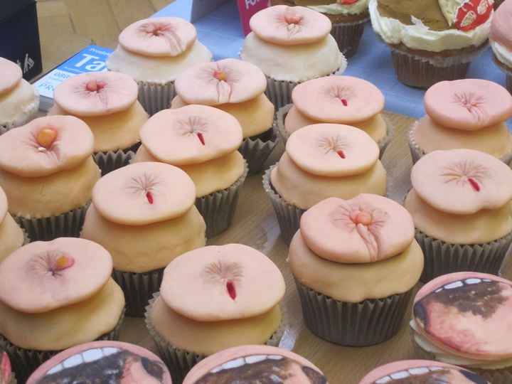 Butthole cupcakes *updated with photo page two* barf alert