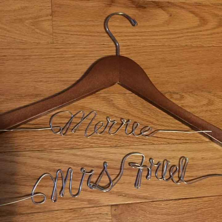Personalized hangers DIY