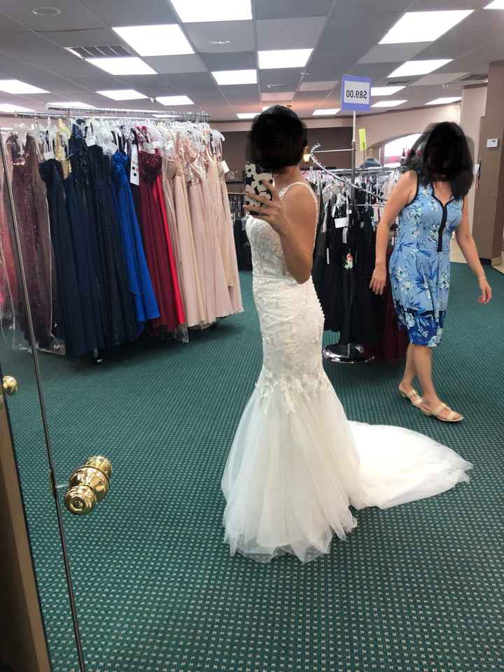 Feeling very insecure on my wedding dress - 1