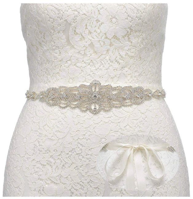 Does this dress need a belt? 5