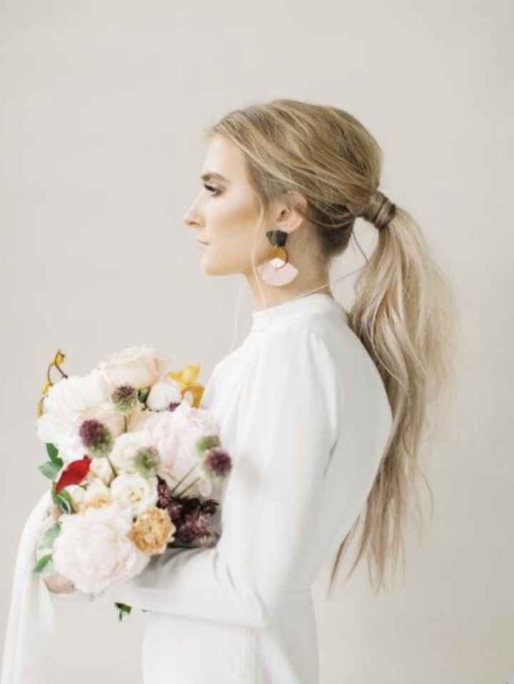 Simple bridal ponytail options for hair that won't hold a curl, please! 4