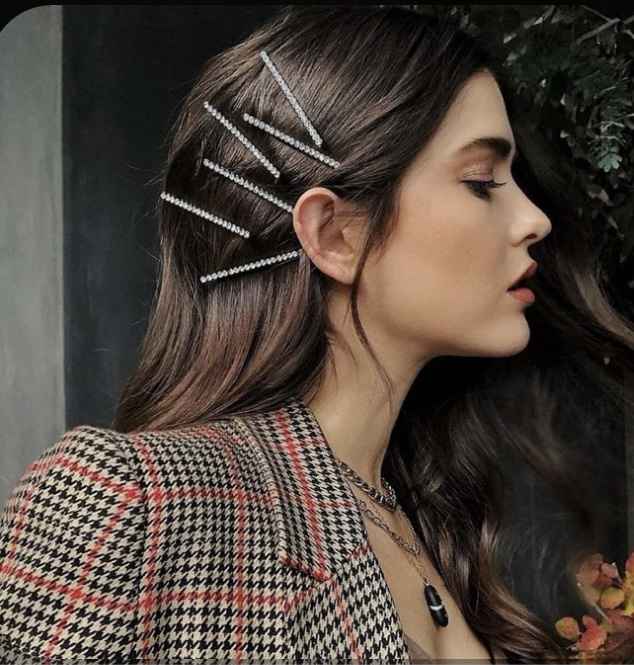 Simple bridal ponytail options for hair that won't hold a curl, please! 6