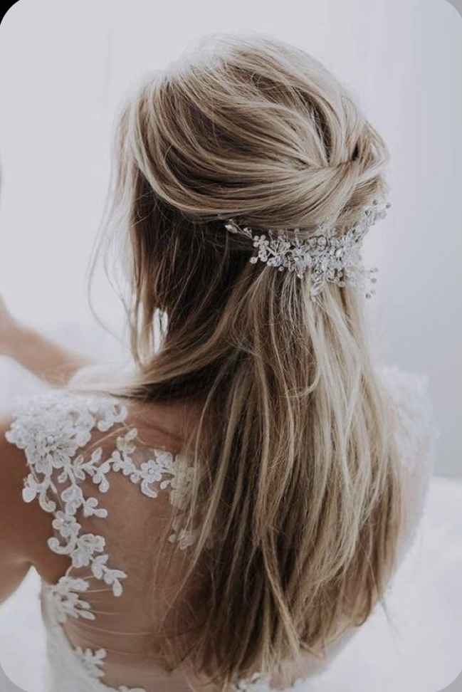 Simple bridal ponytail options for hair that won't hold a curl, please! 10