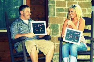 Our engagement photos are back! *Pics