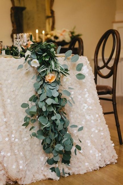 Looking for a florist that specializes in garlands
