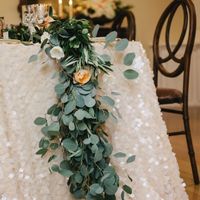 Looking for a florist that specializes in garlands