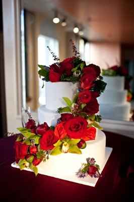 Looking for a square wedding cake stand...