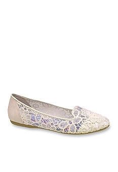Not wearing heels? I am 5' 9" any ideas i dont exactly want to wear flats