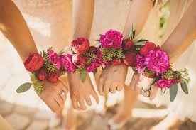 Bridesmaids wearing corsages instead of bouquets!??