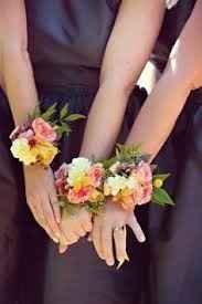 Bridesmaids wearing corsages instead of bouquets!??
