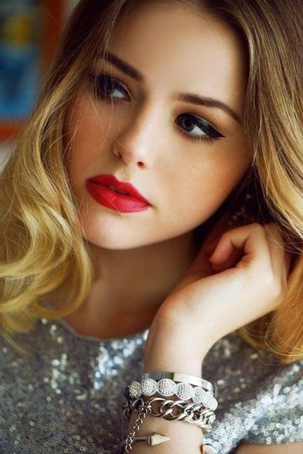 Show me... your wedding hair/makeup!