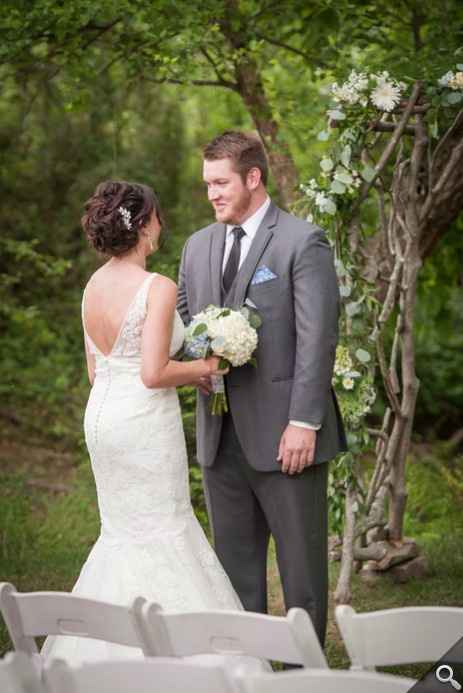 The Debate Between First Look and The Aisle!!!