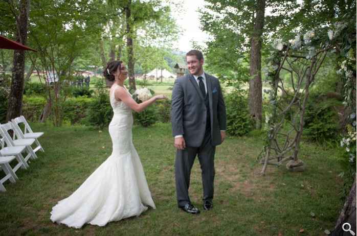The Debate Between First Look and The Aisle!!!