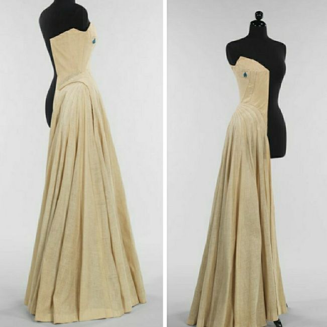 How many of you are wearing a 2nd dress? - 1