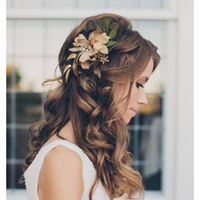 Brides wearing their hair down