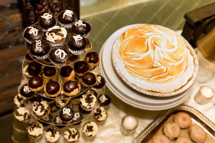 cupcakes and pie