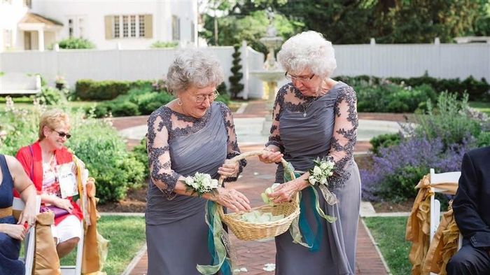 Teen flower girls 4