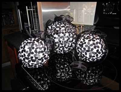 DIY kissing balls :)