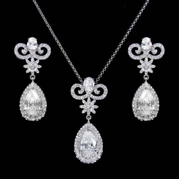 help! bridesmaid dress's - but jewelry????