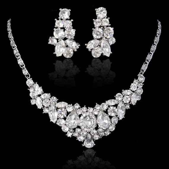 help! bridesmaid dress's - but jewelry????