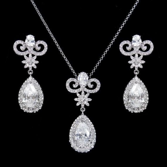help! bridesmaid dress's - but jewelry????